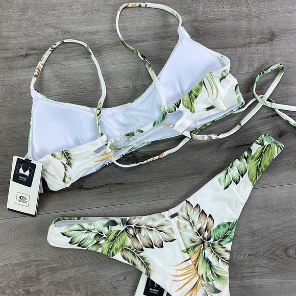 ☀️RIP CURL☀️ PALMETTO CROP
PALMETTO SKIMPY BIKINI SET - Picture 13 of 13